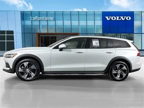 2023 Volvo V60 Cross Country B5 Plus