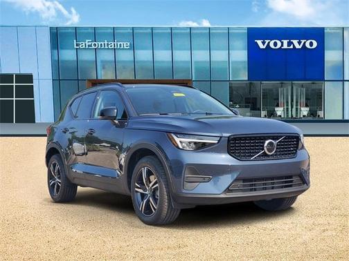 2026 Volvo XC40 B5 Core