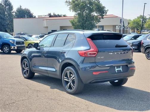 2026 Volvo XC40 B5 Core