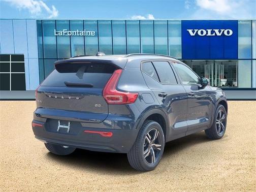 2026 Volvo XC40 B5 Core