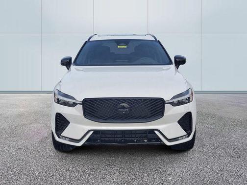 Crystal White Metallic 2026 Volvo XC60 B5 Ultra Black Edition