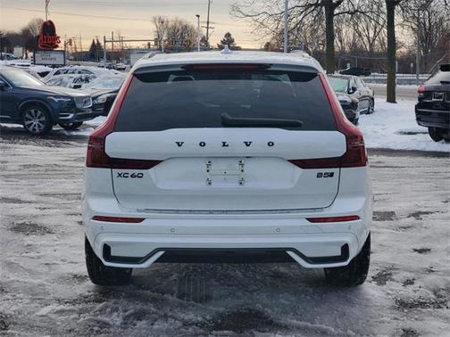 2026 Volvo XC60 B5 Ultra Black Edition