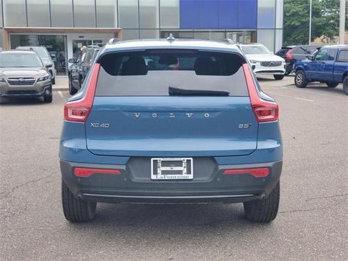 2023 Volvo XC40 B5 Plus Dark Theme