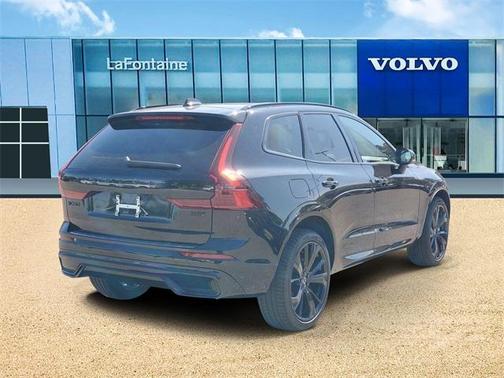 2026 Volvo XC60 B5 Ultra Black Edition