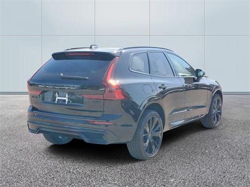 2026 Volvo XC60 B5 Ultra Black Edition