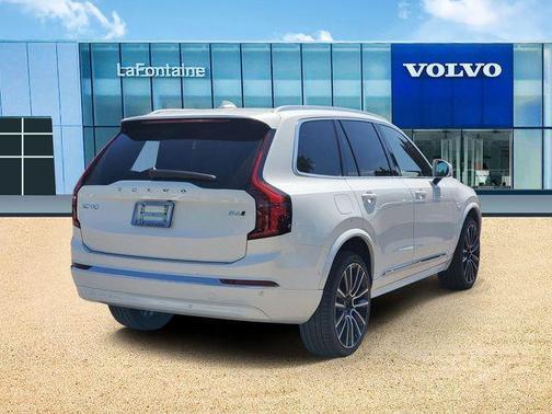 Crystal White Pearl 2026 Volvo XC90 B6 Plus 7-Seater