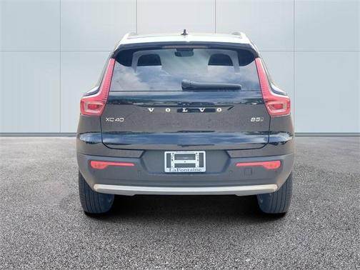 2025 Volvo XC40 B5 Ultra Bright Theme