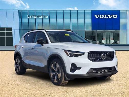 2026 Volvo XC40 B5 Plus