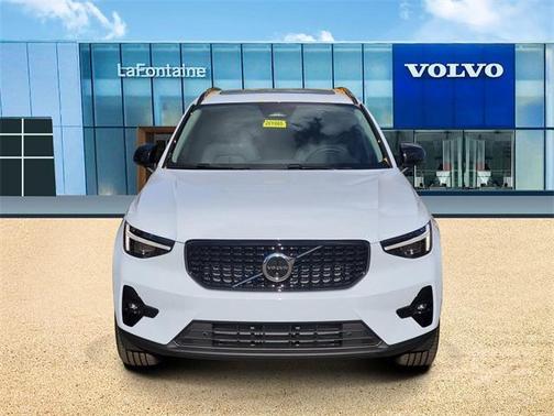 2026 Volvo XC40 B5 Plus