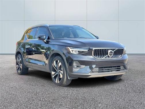 2023 Volvo XC40 B5 Ultimate Bright Theme