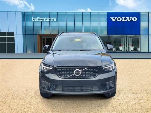 2026 Volvo XC40 B5 Core