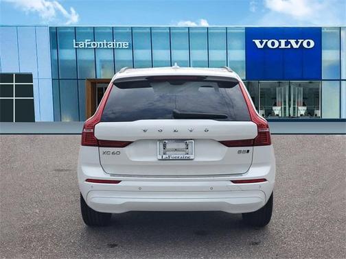 2022 Volvo XC60 B5 Momentum