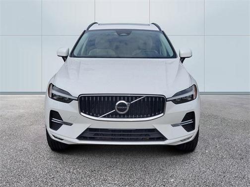 2022 Volvo XC60 B5 Momentum