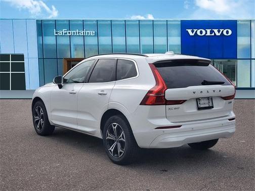 2022 Volvo XC60 B5 Momentum