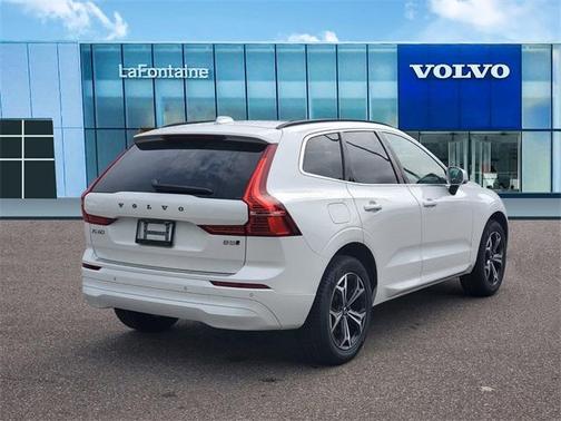 2022 Volvo XC60 B5 Momentum