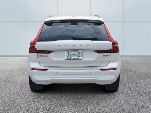 2022 Volvo XC60 B5 Momentum