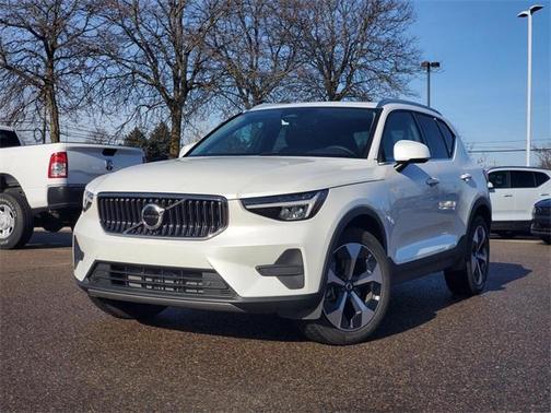 2025 Volvo XC40 B5 Core Bright Theme