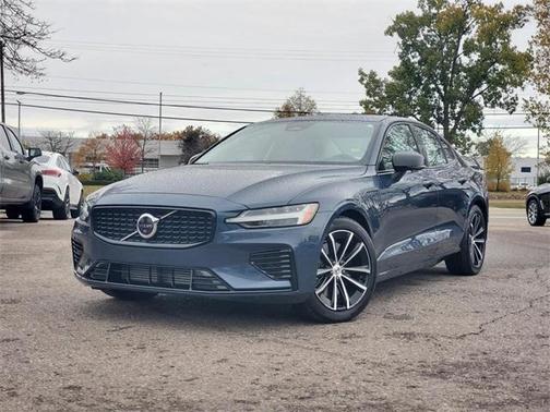 2023 Volvo S60 Recharge Plug-In Hybrid T8 Plus Dark Theme