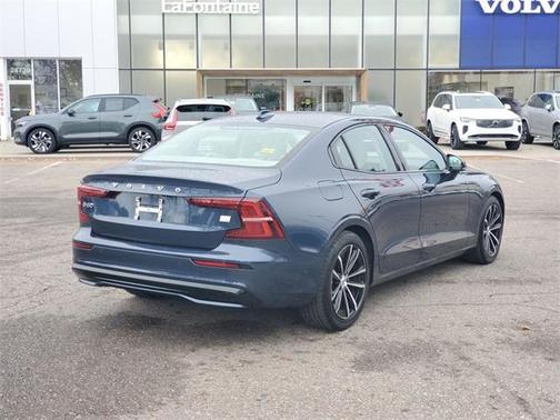 2023 Volvo S60 Recharge Plug-In Hybrid T8 Plus Dark Theme