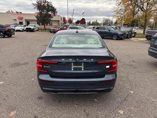 2023 Volvo S60 Recharge Plug-In Hybrid T8 Plus Dark Theme