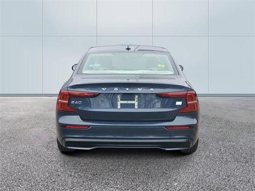 2023 Volvo S60 Recharge Plug-In Hybrid T8 Plus Dark Theme