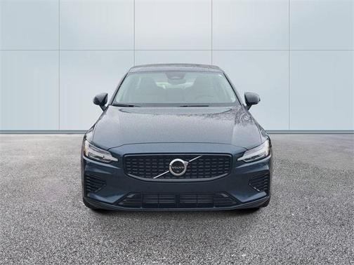 2023 Volvo S60 Recharge Plug-In Hybrid T8 Plus Dark Theme