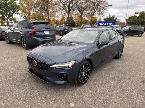 2023 Volvo S60 Recharge Plug-In Hybrid T8 Plus Dark Theme
