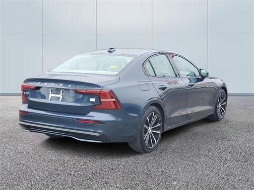 2023 Volvo S60 Recharge Plug-In Hybrid T8 Plus Dark Theme