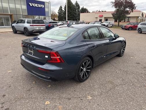 2023 Volvo S60 Recharge Plug-In Hybrid T8 Plus Dark Theme