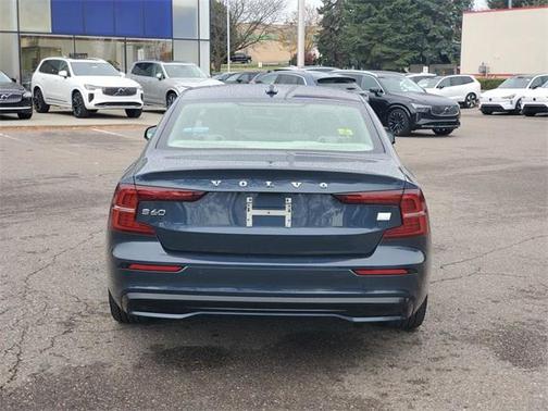 2023 Volvo S60 Recharge Plug-In Hybrid T8 Plus Dark Theme