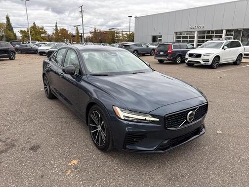 2023 Volvo S60 Recharge Plug-In Hybrid T8 Plus Dark Theme