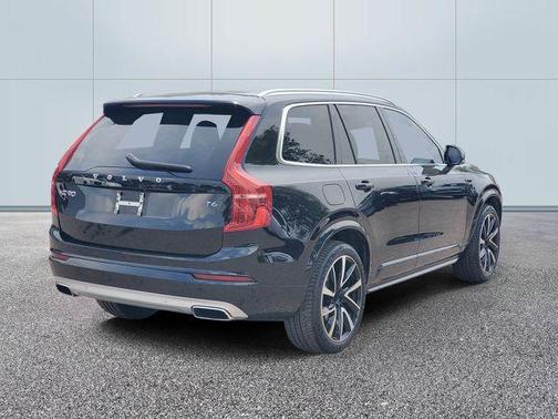 Onyx Black Metallic 2020 Volvo XC90 T6 Momentum 7 Passenger
