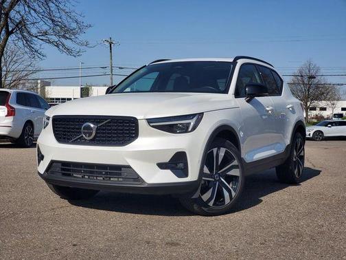 Crystal White Pearl 2025 Volvo XC40 B5 Plus Dark Theme