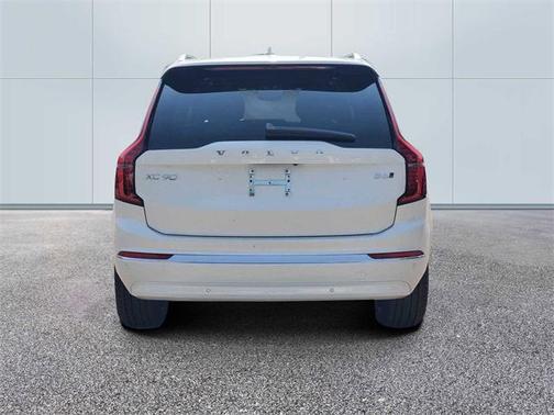 2026 Volvo XC90 PLUS