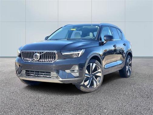2025 Volvo XC40 B5 Plus Bright Theme