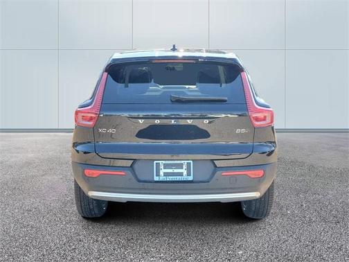 2025 Volvo XC40 B5 Plus Bright Theme