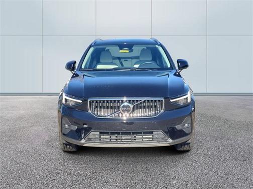 2025 Volvo XC40 B5 Plus Bright Theme