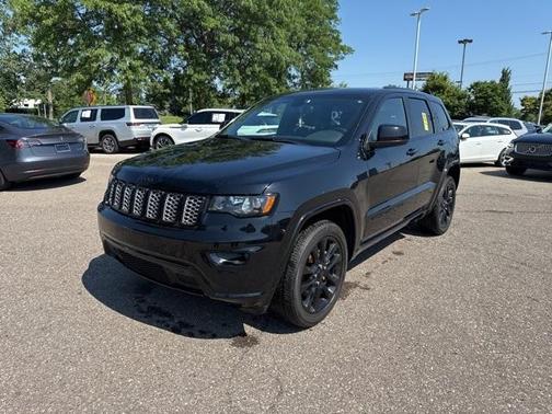 2022 Jeep Grand Cherokee WK Laredo