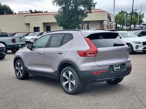 2026 Volvo XC40 B5 Plus