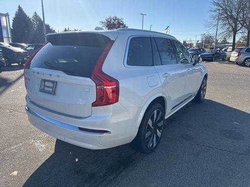 2024 Volvo XC90 Recharge Plug-In Hybrid T8 Plus Bright Theme 7 Passenger