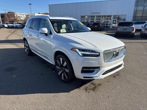 2024 Volvo XC90 Recharge Plug-In Hybrid T8 Plus Bright Theme 7 Passenger