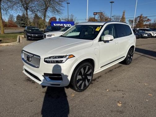 2024 Volvo XC90 Recharge Plug-In Hybrid T8 Plus Bright Theme 7 Passenger