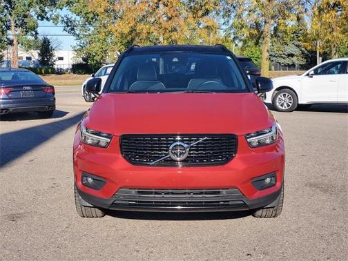 2021 Volvo XC40 T5 R-Design