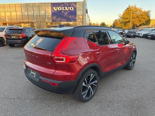 2021 Volvo XC40 T5 R-Design