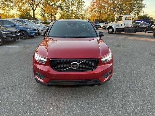 2021 Volvo XC40 T5 R-Design