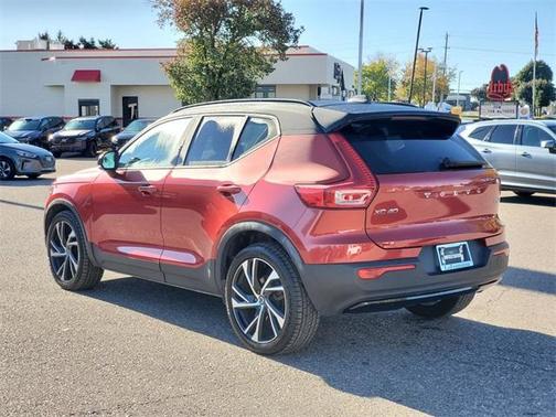 2021 Volvo XC40 T5 R-Design