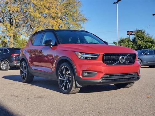 2021 Volvo XC40 T5 R-Design