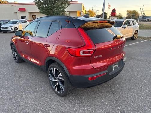 2021 Volvo XC40 T5 R-Design