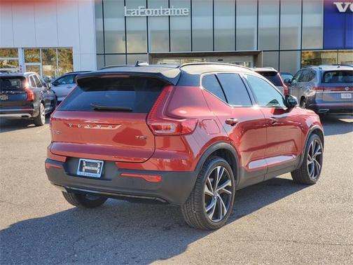 2021 Volvo XC40 T5 R-Design