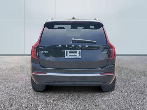 Onyx Black Metallic 2026 Volvo XC90 B6 Plus 7-Seater